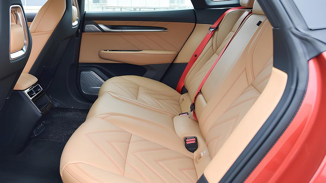 Zeekr 001 Performance AWD (2023-…) rear seats, back seats, passenger seats, legroom, headroom, interior