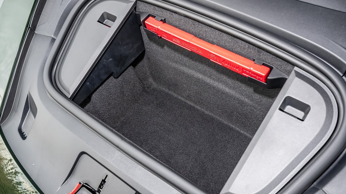 Porsche Taycan GTS (2024-...) frunk photo, front trunk, under hood, storage, cargo, capacity, bonus space