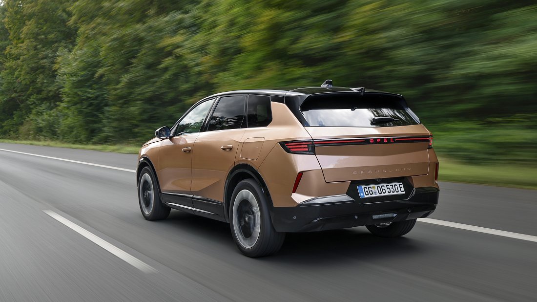 Opel Grandland Electric 82 kWh (2024-…) rear quarter, three-quarter view, diagonal, exterior