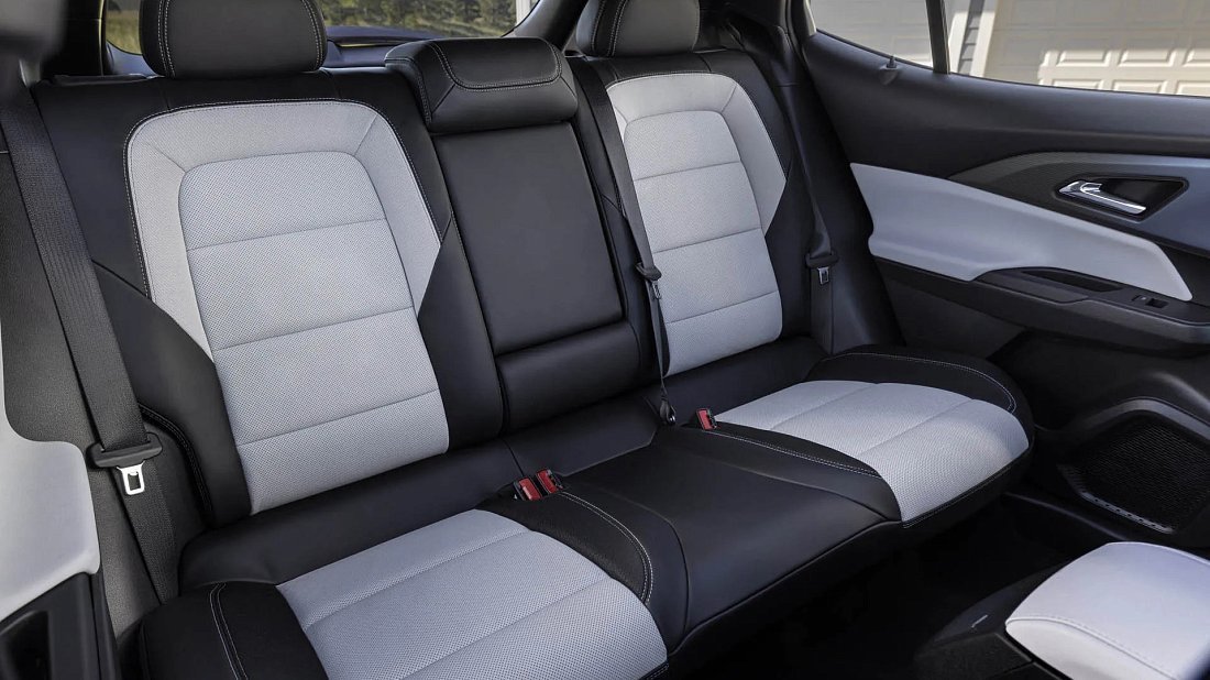 Chevrolet Equinox EV FWD (2024-…) rear seats, back seats, passenger seats, legroom, headroom, interior