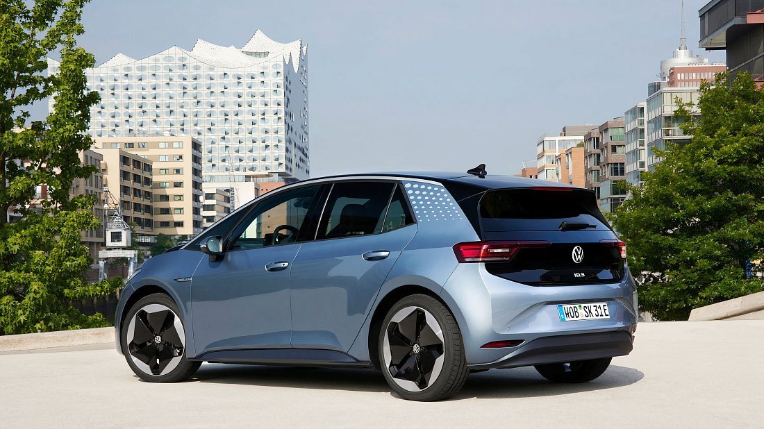 Volkswagen ID.3 Pro Performance (2020-2023) rear quarter, three-quarter view, diagonal, exterior