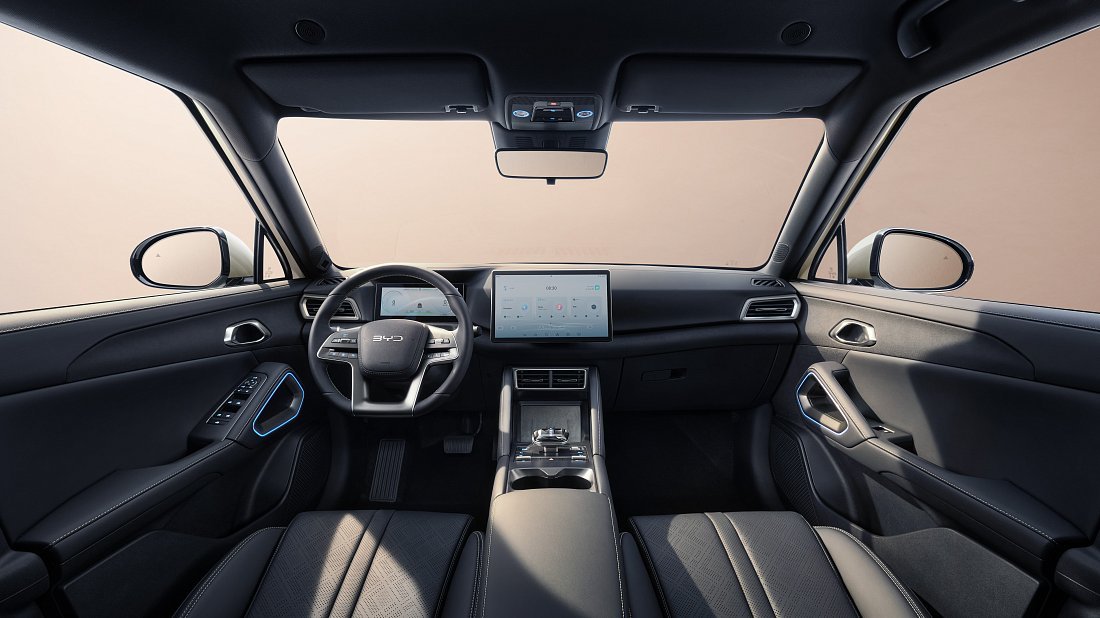 BYD Atto 2 64.8 kWh (2025-…) interior photo, front seat, driver seat, dashboard, steering wheel, infotainment, cockpit