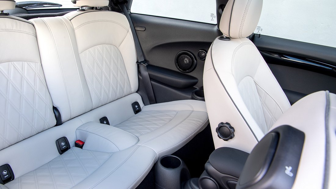 Mini Cooper SE (2021-2024) rear seats photo, back seats, passenger seats, legroom, headroom, interior