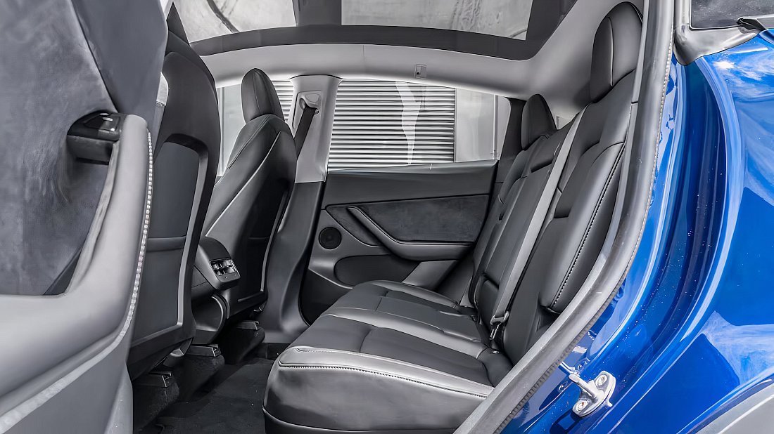 Tesla Model Y Standard Range RWD (2021-2025) rear seats, back seats, passenger seats, legroom, headroom, interior