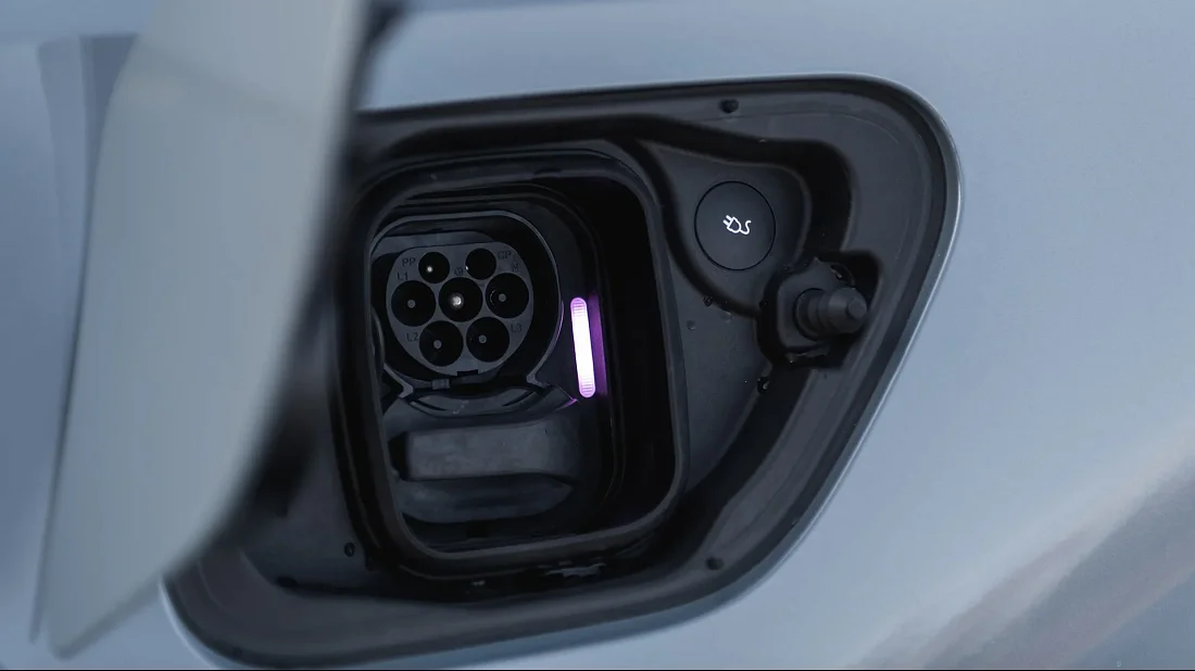 Polestar 2 Long Range Performance (2023-…) charge port Europe, charging, inlet, plug, connector