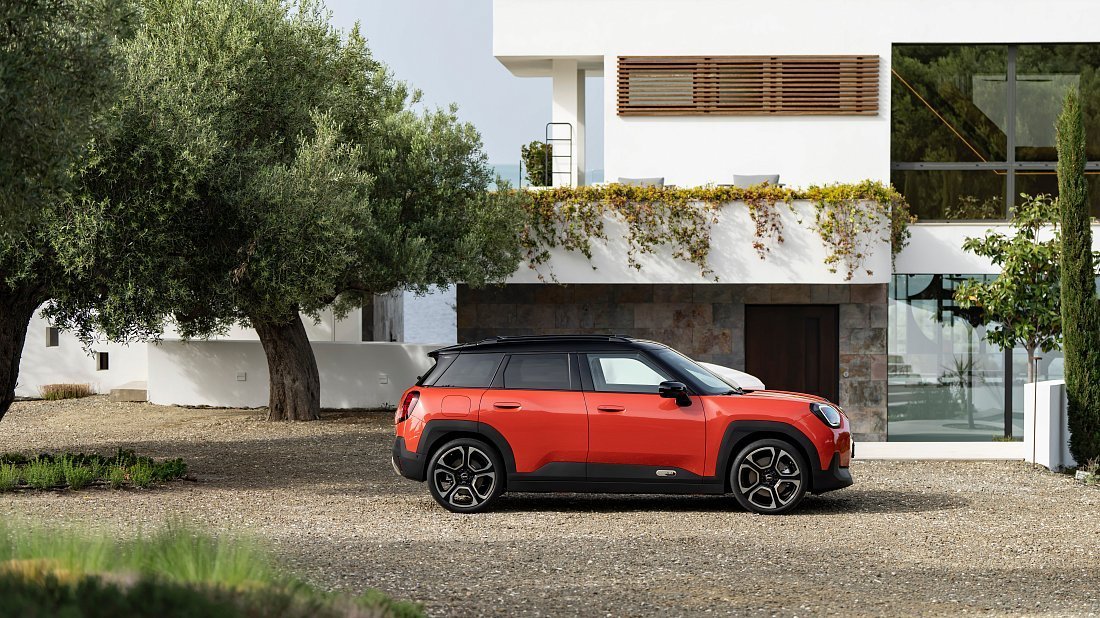 Mini Aceman SE (2024-…) side profile photo, silhouette, doors, wheels, exterior