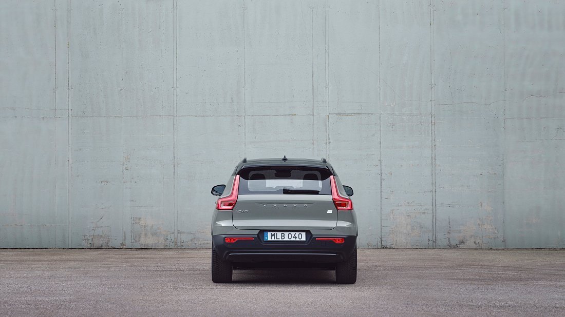 Volvo XC40 Recharge (EX40) Single Motor (2022-…) rear view, taillights, trunk, spoiler, badge, bumper, exterior