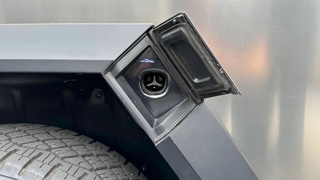 Tesla Cybertruck Cyberbeast (2024-…) charge port USA, charging, inlet, plug, connector