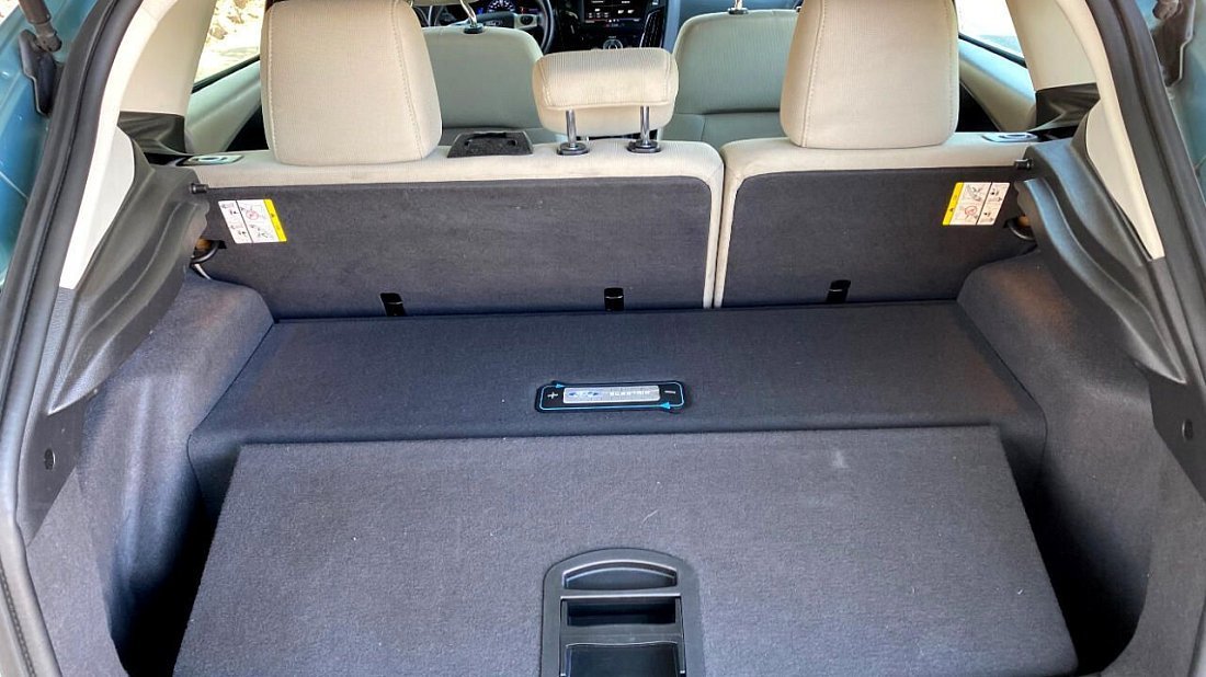 Ford Focus Electric 23 kWh (2011-2017) trunk, boot, seats up, seats upright, cargo space, cargo volume, cargo capacity, storage