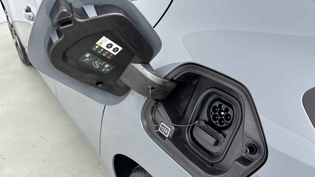 Opel Corsa Electric 51 kWh (2023-…) charge port Europe, charging, inlet, plug, connector
