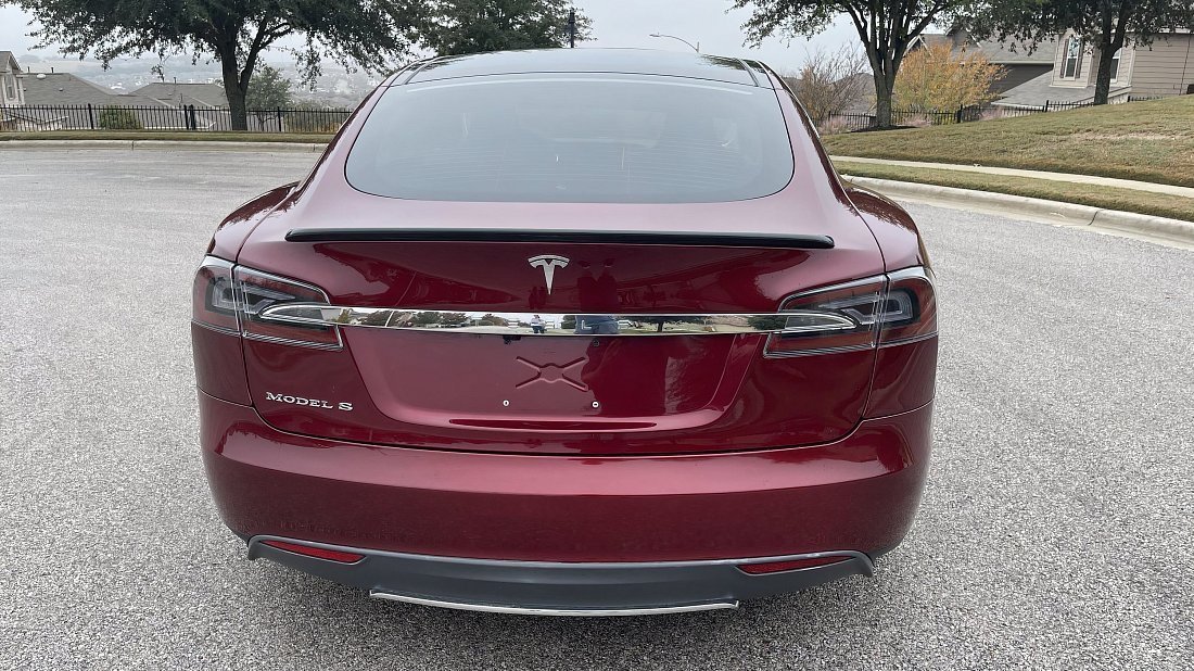 Tesla Model S 85 (2012-2016) rear view, taillights, trunk, spoiler, badge, bumper, exterior