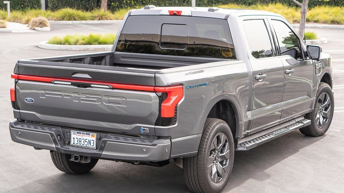 Ford F-150 Lightning Extended Range (2022-…) rear quarter, three-quarter view, diagonal, exterior