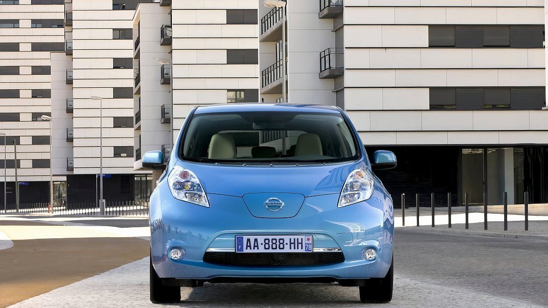 Nissan Leaf 30 kWh (2015-2018) front fascia, grille, headlights, bumper, exterior