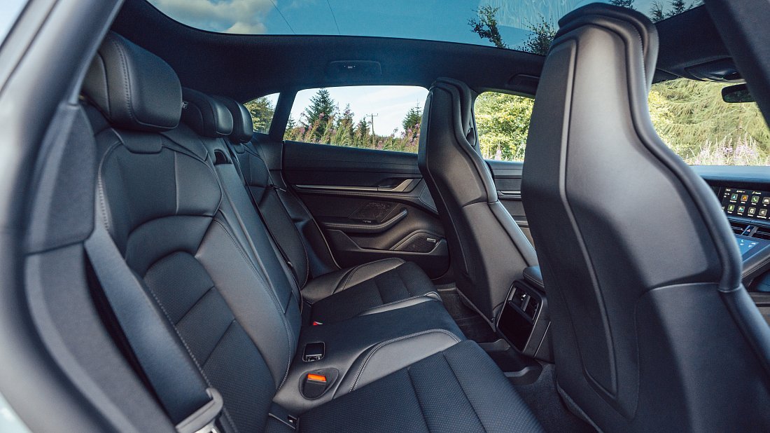 Porsche Taycan 4 Cross Turismo (2024-…) rear seats, back seats, passenger seats, legroom, headroom, interior