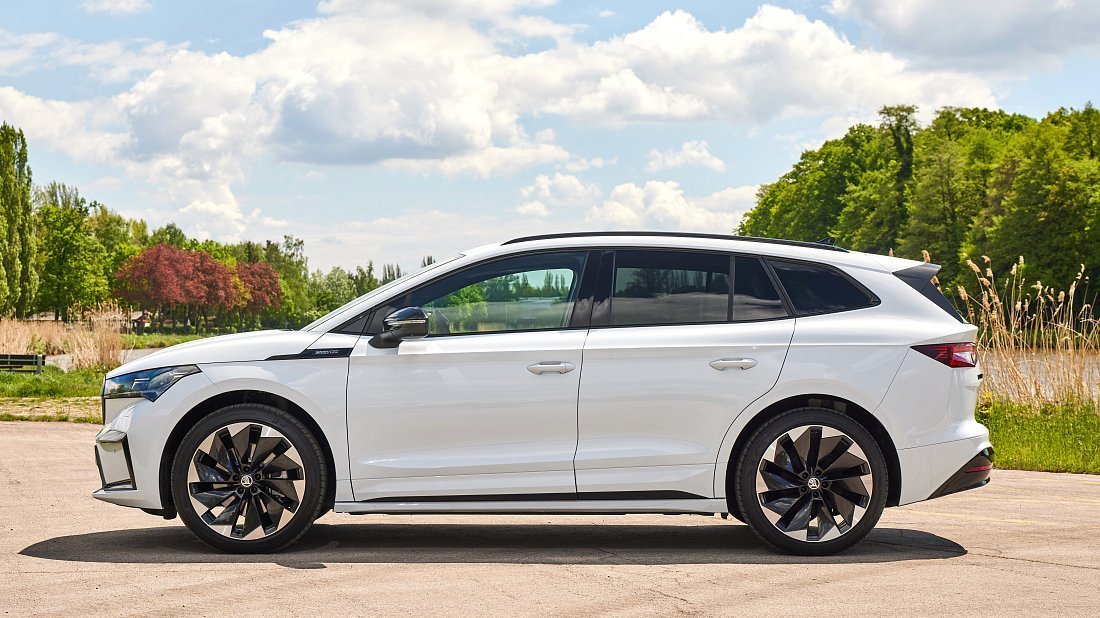 Škoda Enyaq 60 (2023-2024) side profile, silhouette, doors, wheels, exterior