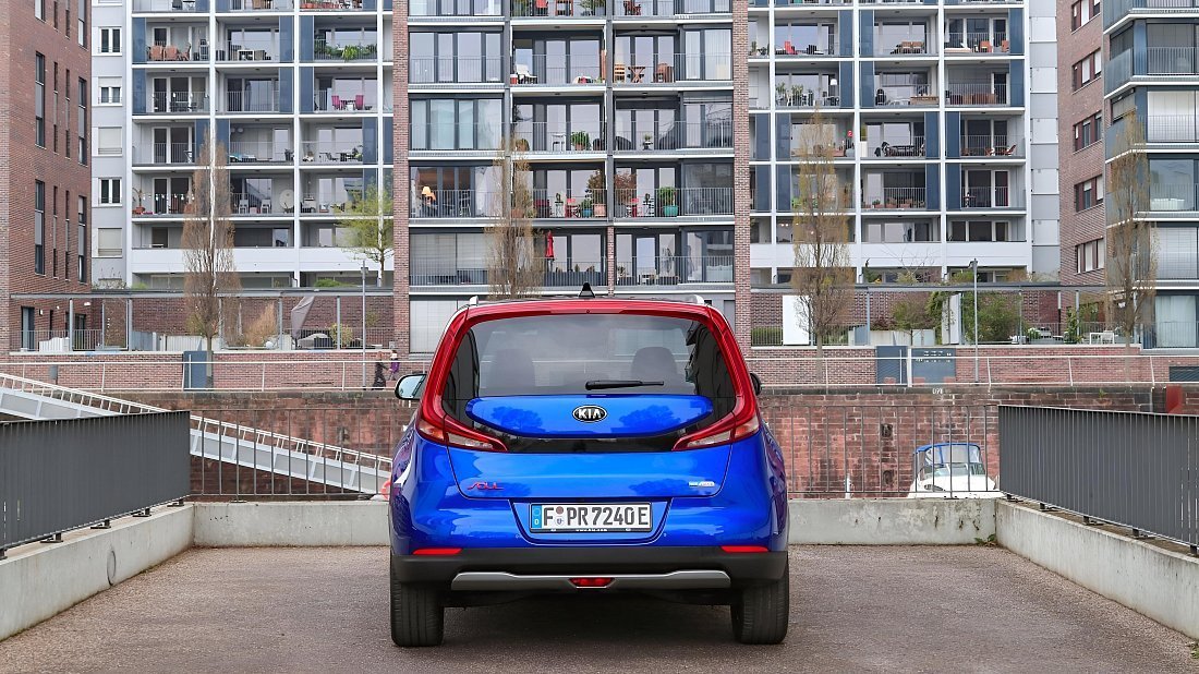 Kia Soul EV Long Range (2020-…) rear view, taillights, trunk, spoiler, badge, bumper, exterior