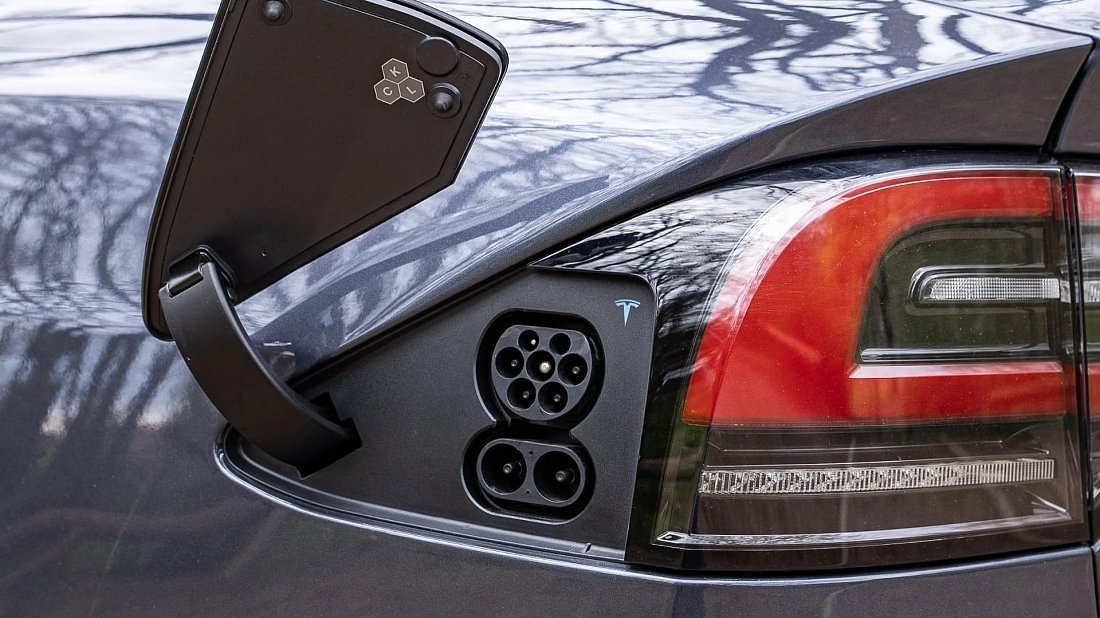 Tesla Model X Plaid (2025-…) charge port Europe, charging, inlet, plug, connector