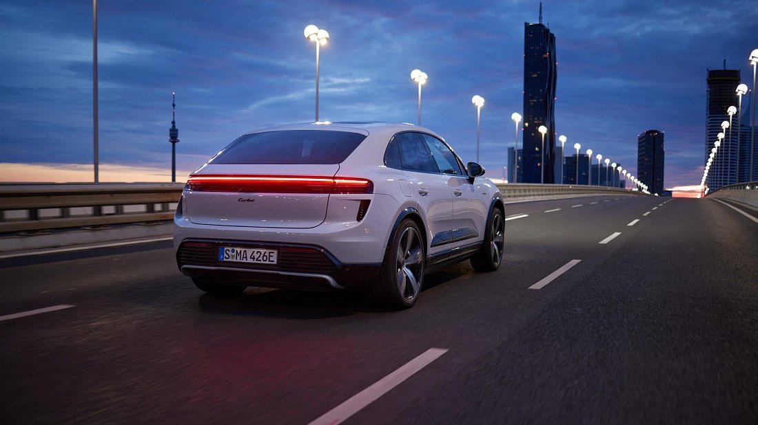 Porsche Macan Turbo Electric (2024-…) rear quarter, three-quarter view, diagonal, exterior