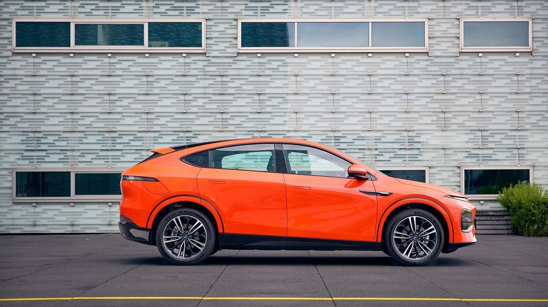 XPENG G6 AWD Performance (2024-...) side profile, silhouette, doors, wheels, exterior