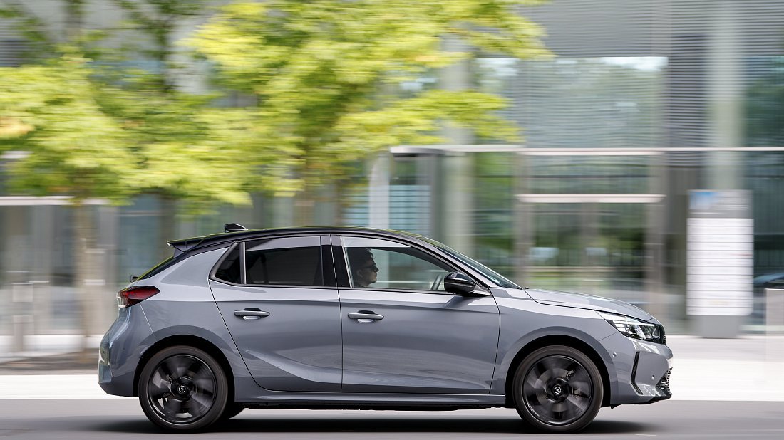 Opel Corsa Electric 54 kWh (2025-…) side profile photo, silhouette, doors, wheels, exterior