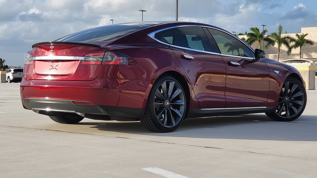 Tesla Model S 85 (2012-2016) rear quarter, three-quarter view, diagonal, exterior