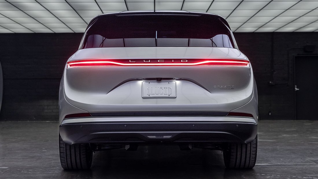 Lucid Gravity Grand Touring (2024-…) rear view, taillights, trunk, spoiler, badge, bumper, exterior