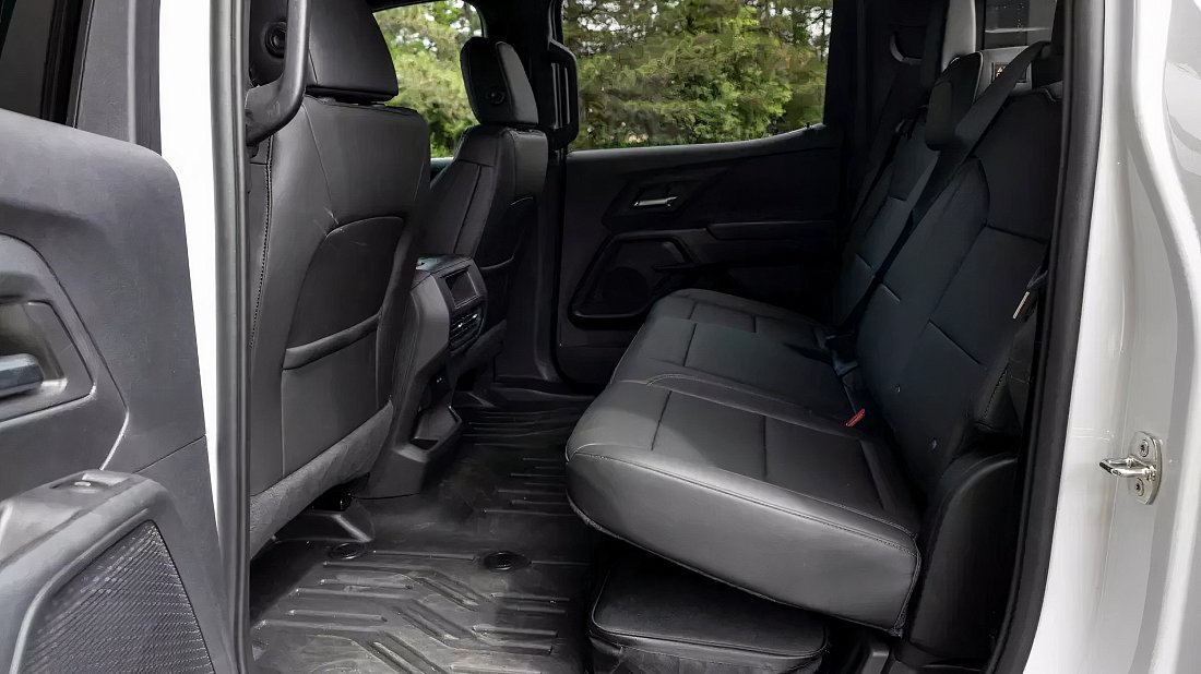 Chevrolet Silverado EV Work Truck Standard Range (2025-…) rear seats, back seats, passenger seats, legroom, headroom, interior