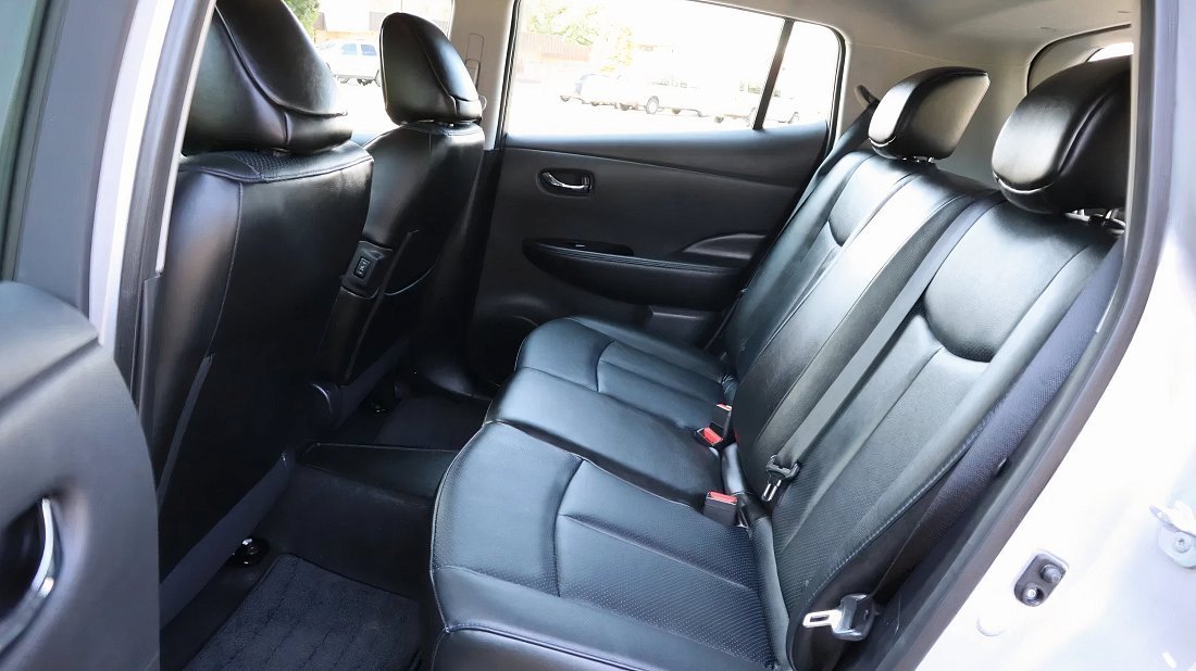 Nissan Leaf 30 kWh (2015-2018) rear seats, back seats, passenger seats, legroom, headroom, interior