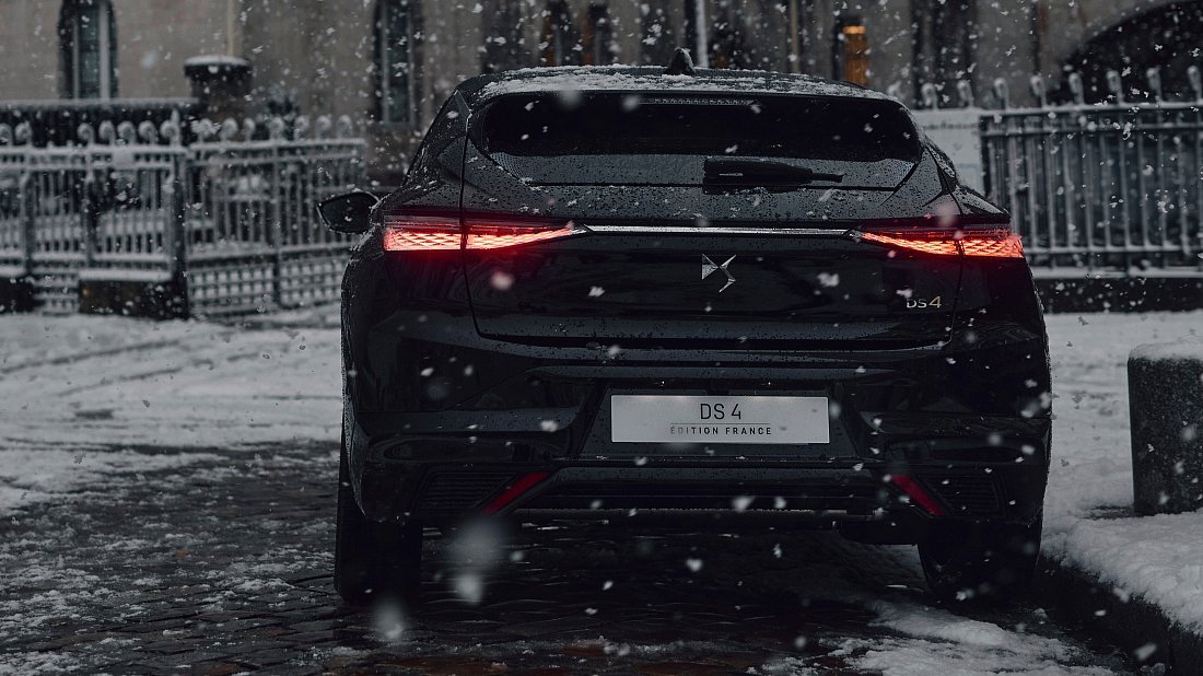 DS 4 E-Tense (2025-…) rear view, taillights, trunk, spoiler, badge, bumper, exterior