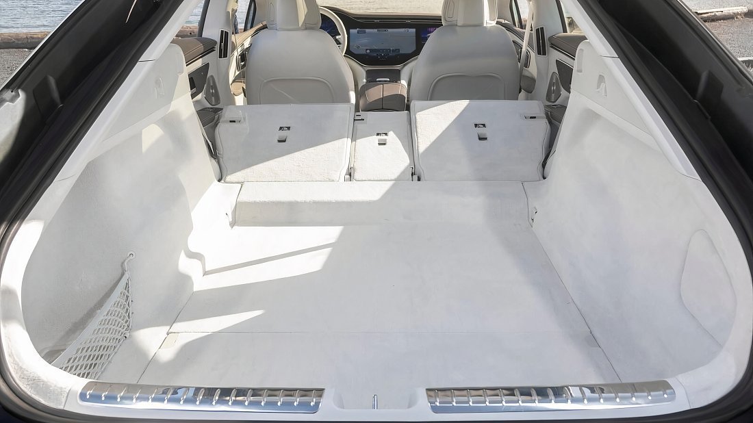 Mercedes EQS 350 (2021-2022) trunk, boot, expanded, folded seats, maximum volume, max cargo, max capacity, max storage