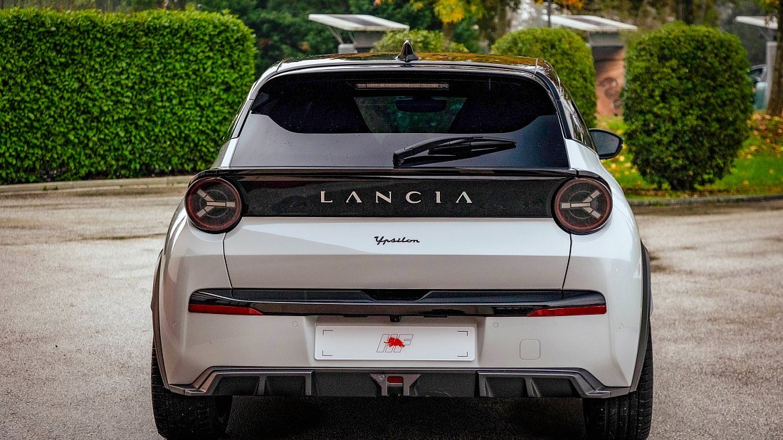 Lancia Ypsilon 54 kWh HF (2025-...) rear view photo, taillights, trunk, spoiler, badge, bumper, exterior