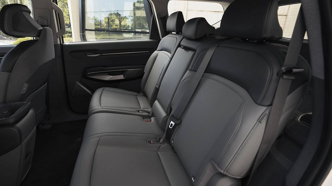 Kia EV9 Standard Range RWD (2023-…) rear seats, back seats, passenger seats, legroom, headroom, interior