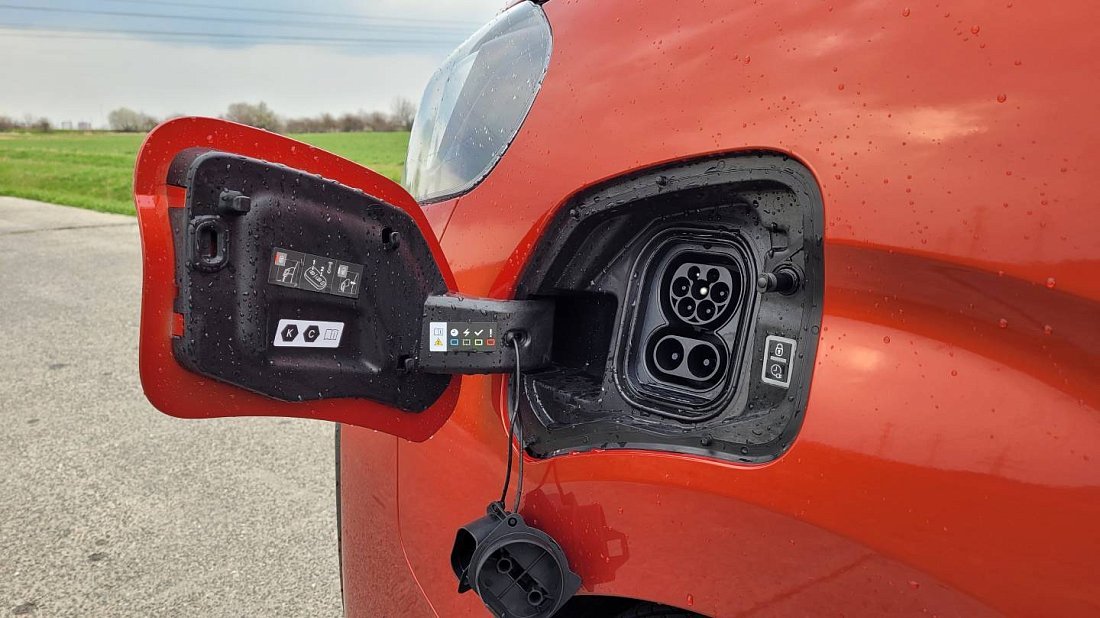 Opel Zafira Electric Life M 50 kWh (2020-2024) charge port Europe, charging, inlet, plug, connector