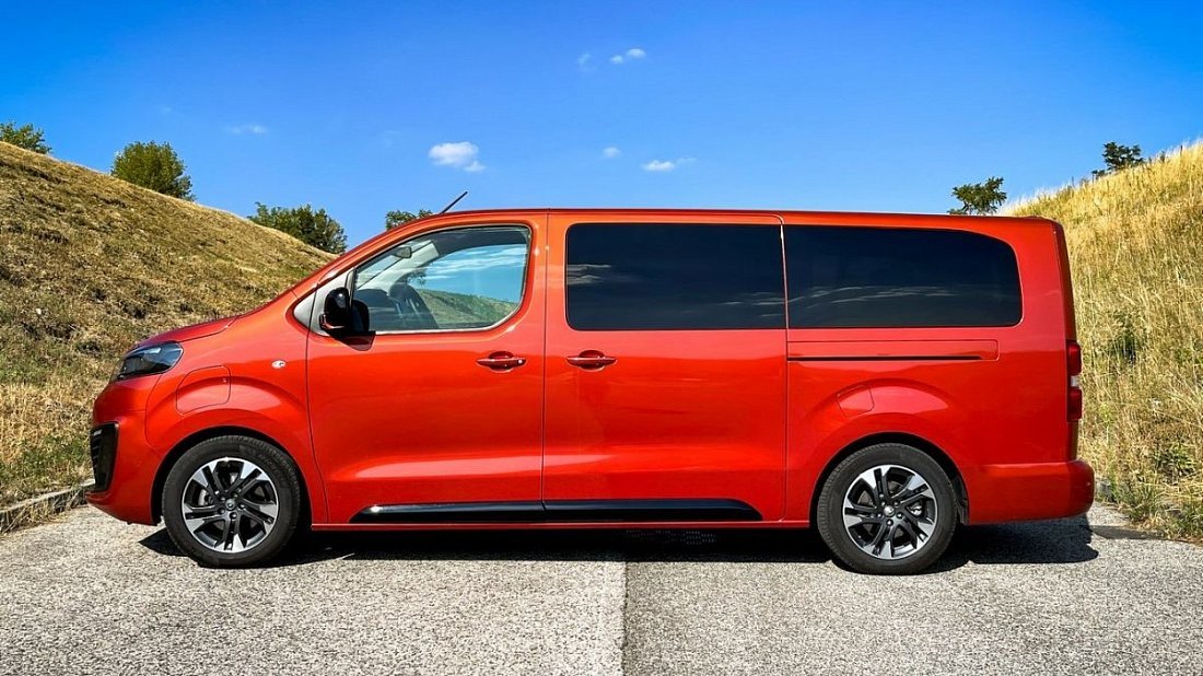 Opel Zafira Electric Life L 75 kWh (2021-2024) side profile, silhouette, doors, wheels, exterior