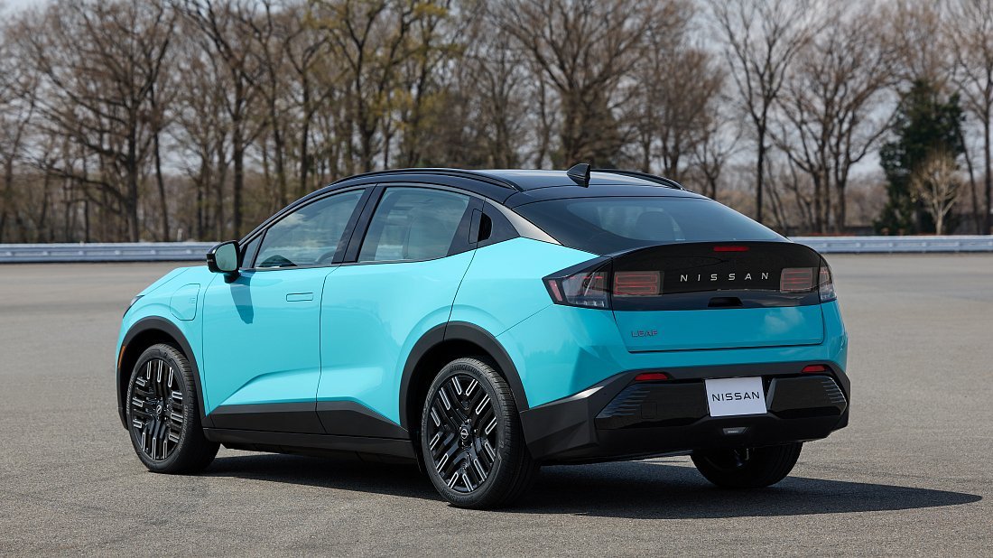 Nissan Leaf 52 kWh (2025-…) rear quarter, three-quarter view, diagonal, exterior