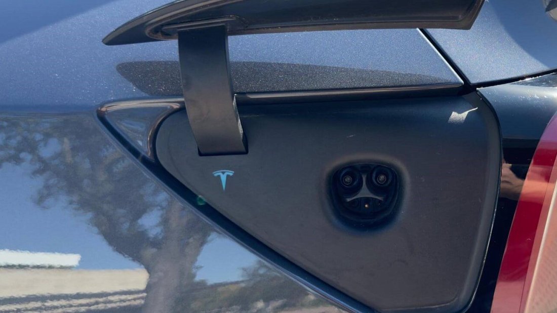 Tesla Model Y Long Range AWD (2025-...) charge port USA, charging, inlet, plug, connector