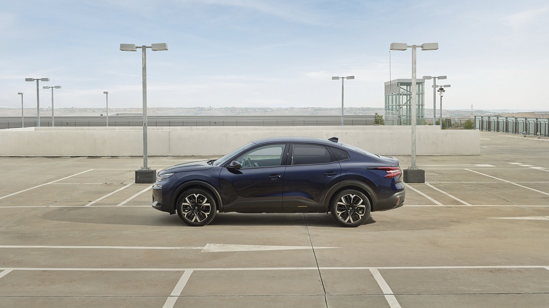 Citroën e-C4 X 54 kWh (2024-…) side profile photo, silhouette, doors, wheels, exterior