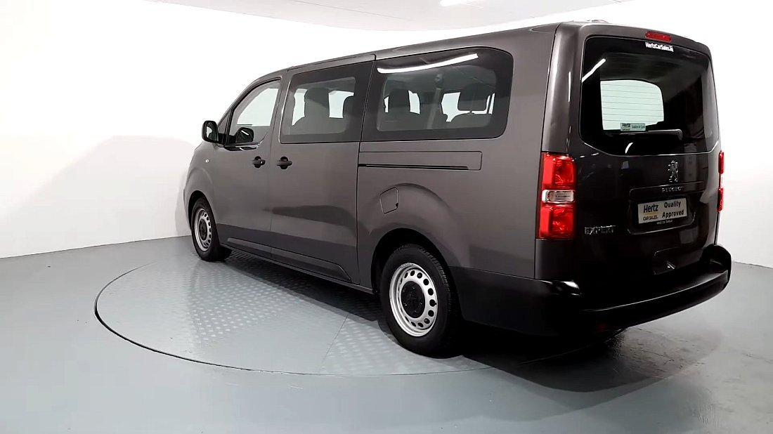Peugeot e-Expert Combi Standard 75 kWh (2021-2024) rear quarter, three-quarter view, diagonal, exterior