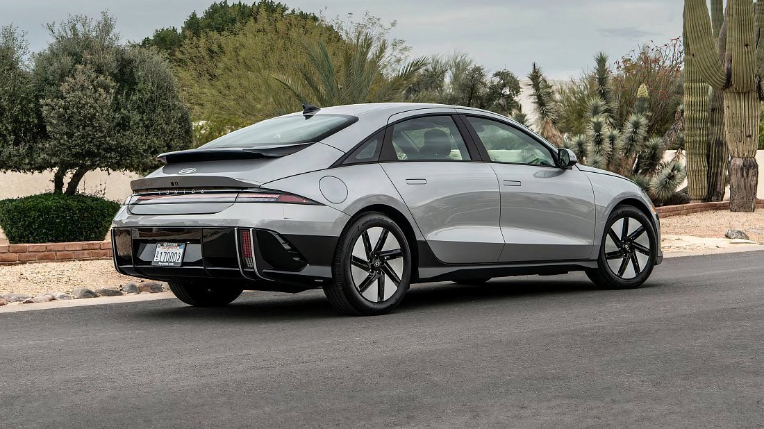 Hyundai Ioniq 6 Standard Range RWD (2023-…) rear quarter, three-quarter view, diagonal, exterior