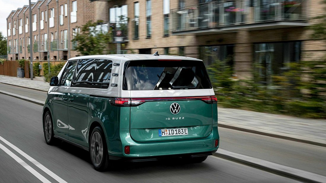 Volkswagen ID.Buzz Long Pro S (2024-…) rear view, taillights, trunk, spoiler, badge, bumper, exterior
