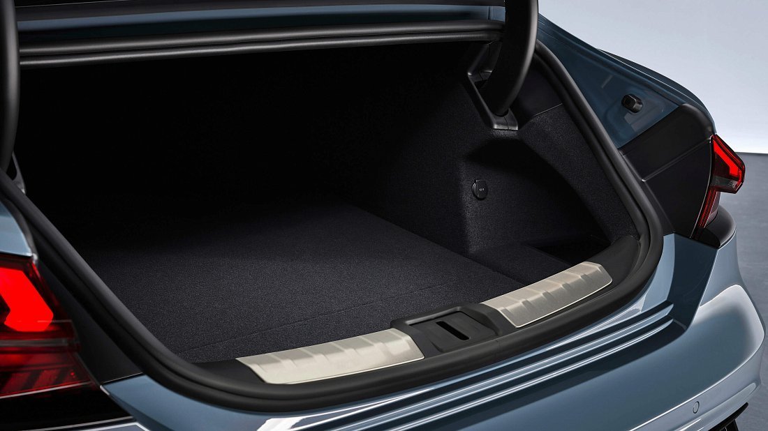 Audi e-tron GT quattro (2021-2024) trunk, boot, seats up, seats upright, cargo space, cargo volume, cargo capacity, storage