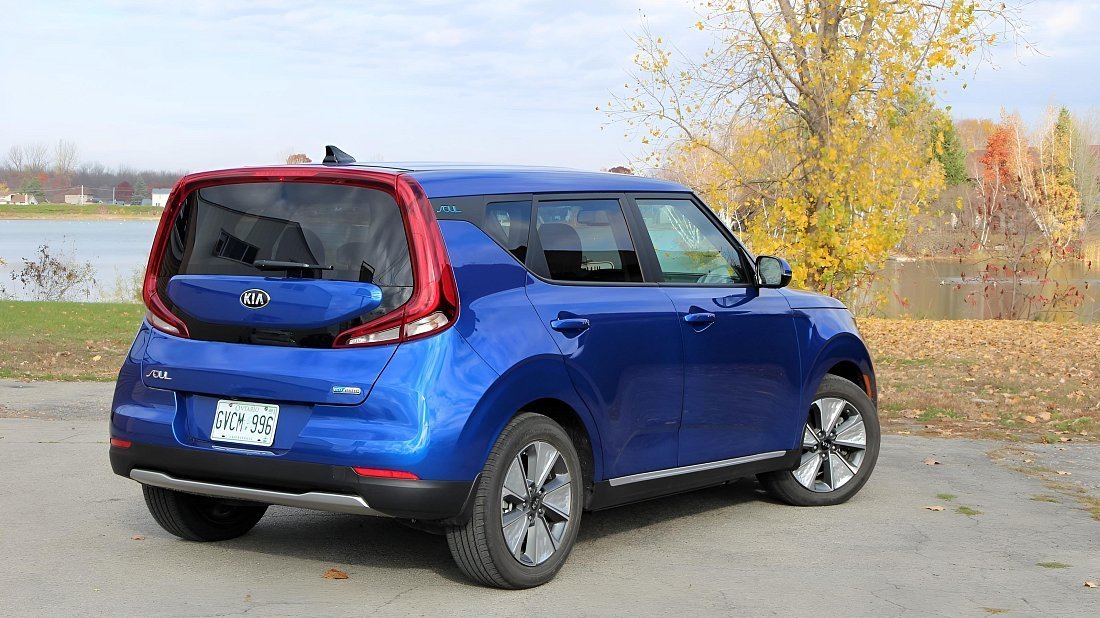 Kia Soul EV Long Range (2020-…) rear quarter, three-quarter view, diagonal, exterior