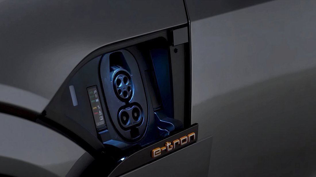Audi Q8 e-tron 50 quattro (2022-…) charge port USA photo, charging, inlet, plug, connector