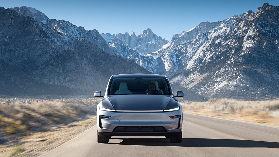 Tesla Model Y Long Range AWD (2025-...) front fascia, grille, headlights, bumper, exterior