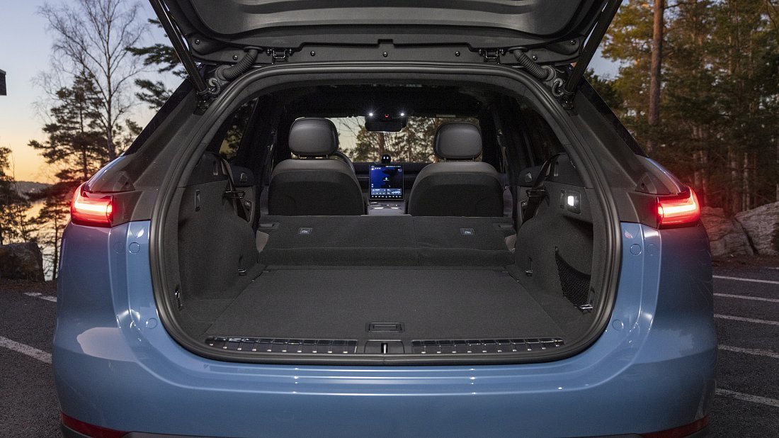 NIO EL7 Long Range (2022-…) folded trunk photo, boot, expanded, folded seats, maximum volume, max cargo, max capacity, max storage