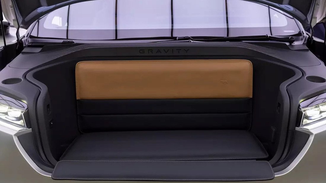 Lucid Gravity Touring (2025-…) frunk photo, front trunk, under hood, storage, cargo, capacity, bonus space