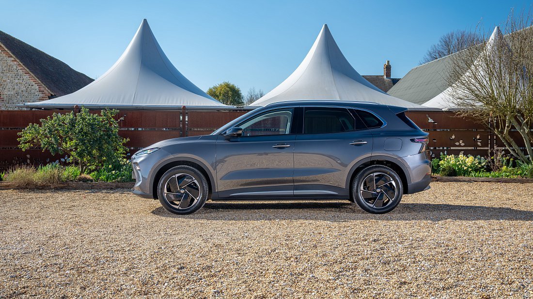 MG MGS5 EV 64 kWh (2025-...) side profile photo, silhouette, doors, wheels, exterior