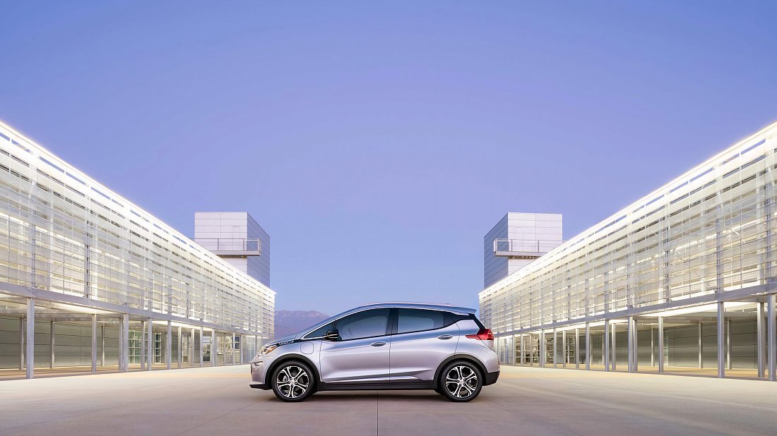 Chevrolet Bolt EV Gen 1 (2017-2019) side profile, silhouette, doors, wheels, exterior