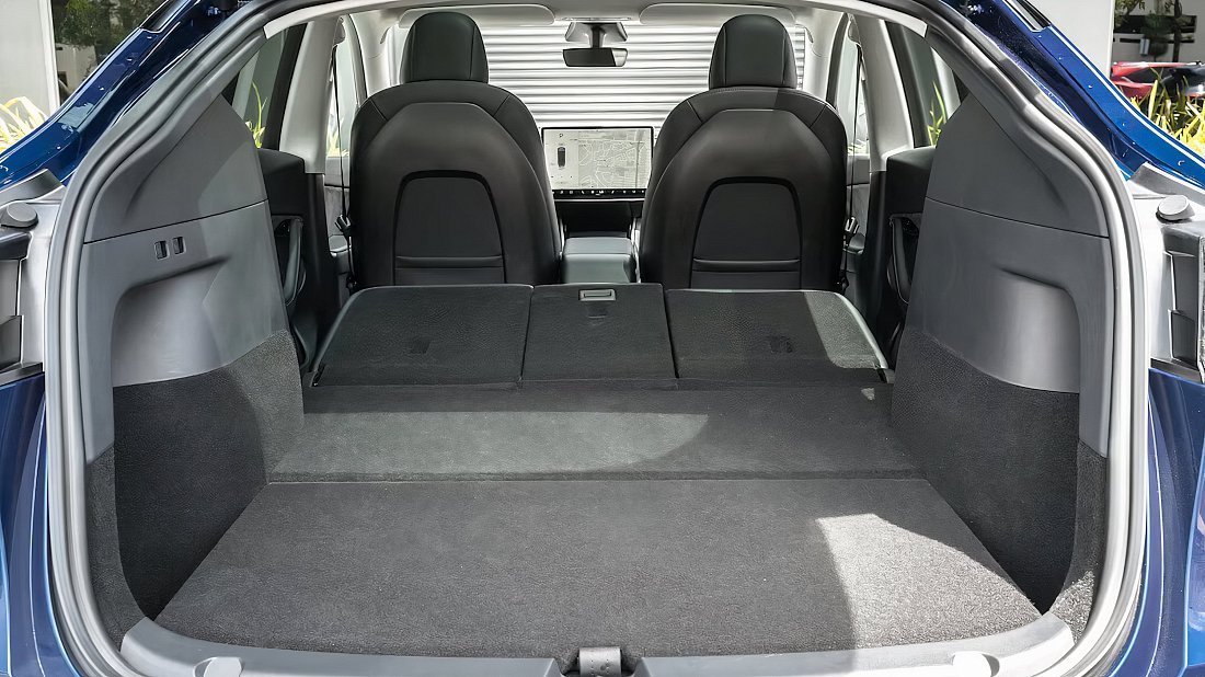 Tesla Model Y Standard Range RWD (2021-2025) trunk, boot, expanded, folded seats, maximum volume, max cargo, max capacity, max storage