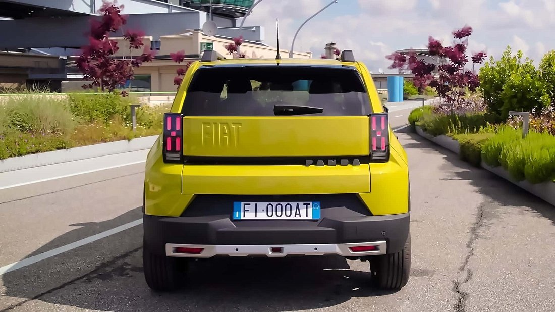 Fiat Grande Panda (2024-...) rear view photo, taillights, trunk, spoiler, badge, bumper, exterior
